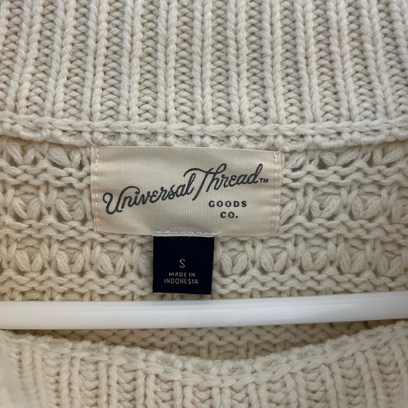 Universal Threads Sweater - Picture 2 of 2